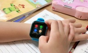 人民日报谈：禁带电话手表到学校